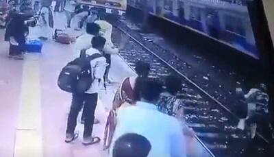 Watch: RPF personnel stop elderly man from committing suicide at Mumbai station