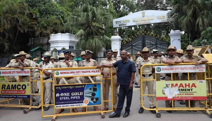 Karnataka political crisis: Speaker to decide on rebel MLAs&#039; resignations Tuesday