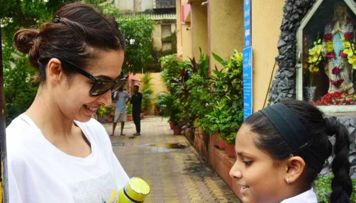 Young fans of Malaika Arora elated to get her autograph outside yoga studio—See Pics