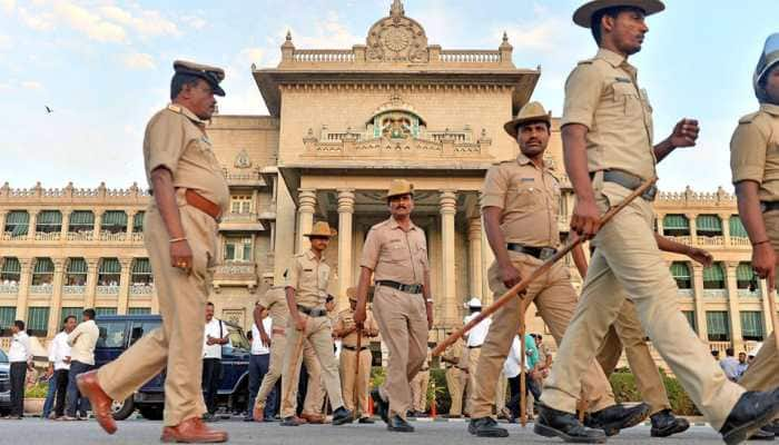 Karnataka crisis: SC to hear rebel MLAs&#039; plea; CM HD Kumaraswamy may resign 