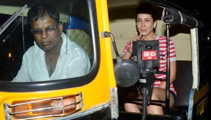 Kim Sharma enjoys her late night auto rickshaw ride—Photos