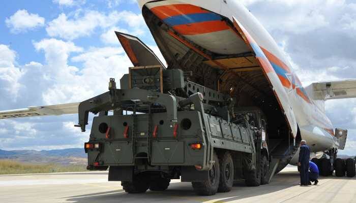 Footage of first set of Russian missile system S-400 being delivered to Turkey released online
