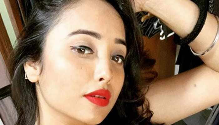 Rani Chatterjee oozes oomph in a red outfit—Pic