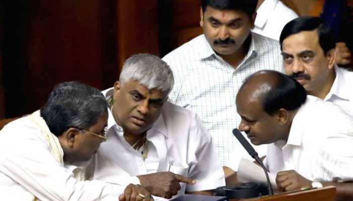 In new twist to Karnataka crisis, 5 more rebel Congress MLAs move SC against Speaker