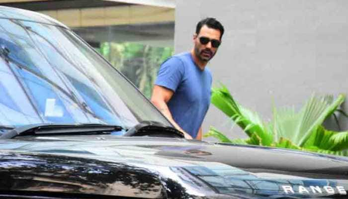 Arjun Rampal arrives at Mumbai hospital with heavily pregnant girlfriend Gabriella Demetriades