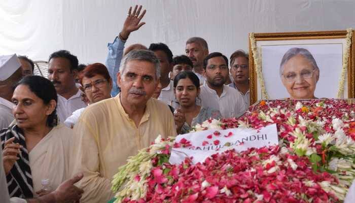 Sheila Dikshit cremated with full state honours in Delhi, hundreds attend funeral
