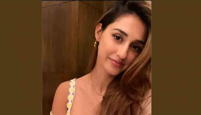 Disha Patani&#039;s latest selfie wins hearts on internet — Take a look