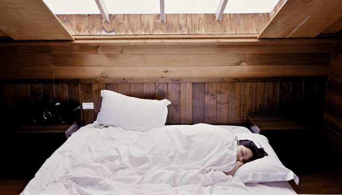 Take hot bath 90 minutes before bedtime for super sleep