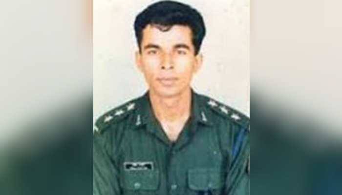 Kargil Vijay Diwas: When 'Dhoop', a 2003 film, brought back the struggles Captain Anuj Nayyar's parents faced to keep his name alive