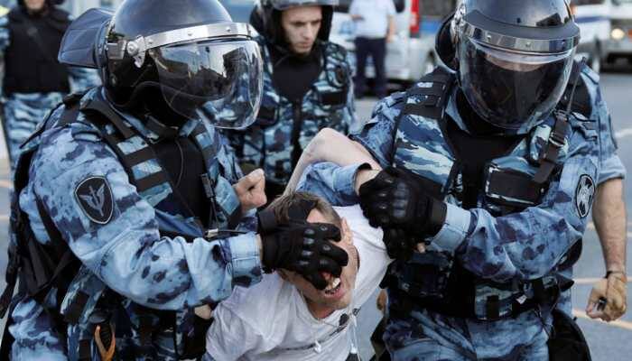 Russia detains more than 800 people in opposition crackdown