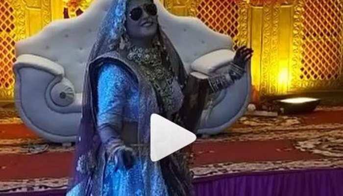 Akanksha Awasthi grooves to Kala Chashma on her wedding-Watch video