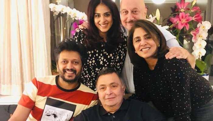 Rishi Kapoor happy to meet Riteish Deshmukh, Genelia and Anupam Kher in NYC—See pic