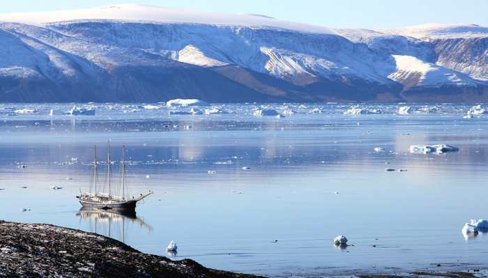 Greenland loses 11 billion tonnes of ice in one day