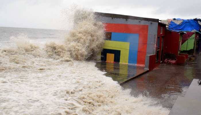 Mumbai rains: Seasons' highest tide likely on Saturday, BMC asks citizens to stay off beach