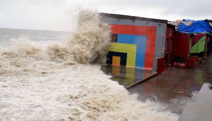 Mumbai rains: Seasons' highest tide likely on Saturday, BMC asks citizens to stay off beach