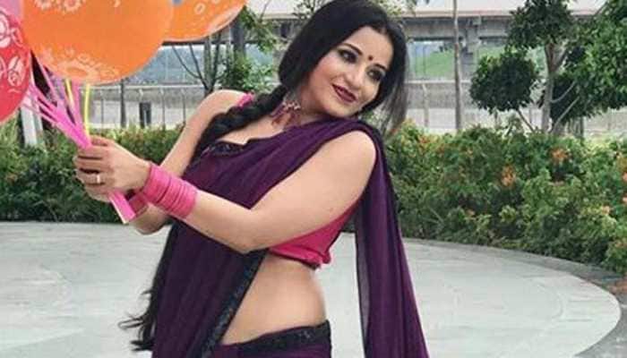 Monalisa is a sight to behold in a purple saree- See pic