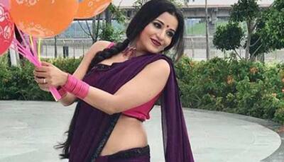 Monalisa is a sight to behold in a purple saree- See pic