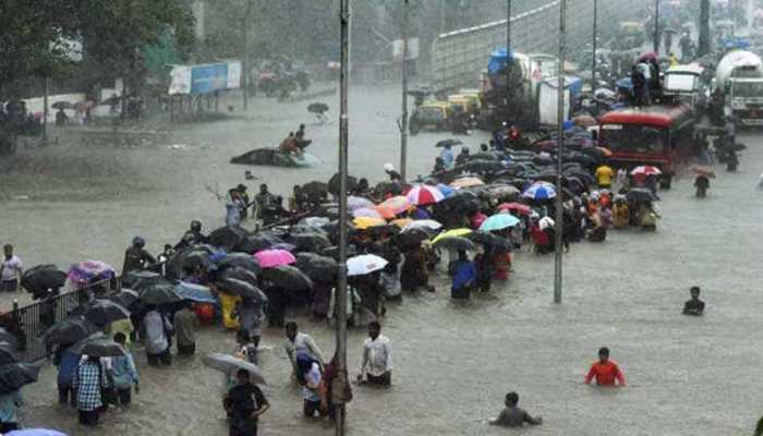 Season&#039;s highest tide leaves 15 metric ton of trash in Mumbai, 4 drowned