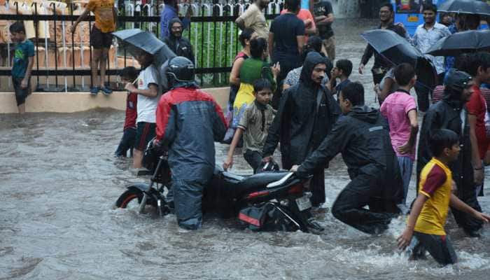 After red alert over Mumbai rains, Maharashtra CM Devendra Fadnavis says &#039;government working with BMC&#039;