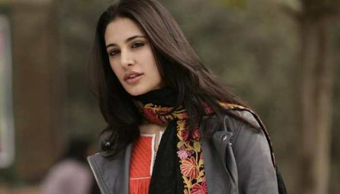 I'm supposed to wear glasses but I never do: Nargis Fakhri
