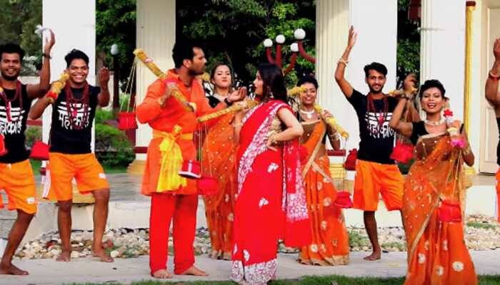 Watch Khesari Lal Yadav's latest Kanwar song 'Aage Chal Jal Mili'!