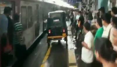Man drives auto on platform of Mumbai's Virar Railway Station to help pregnant woman