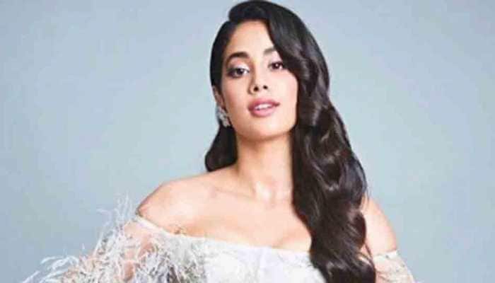 Janhvi Kapoor&#039;s sizzling belly dance on &#039;Akh Lad Jaave&#039; will win your heart — Watch