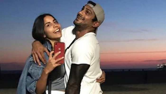 Prateik Babbar and wife Sanya Sagar&#039;s vacay pics are full of mush and love—Pics