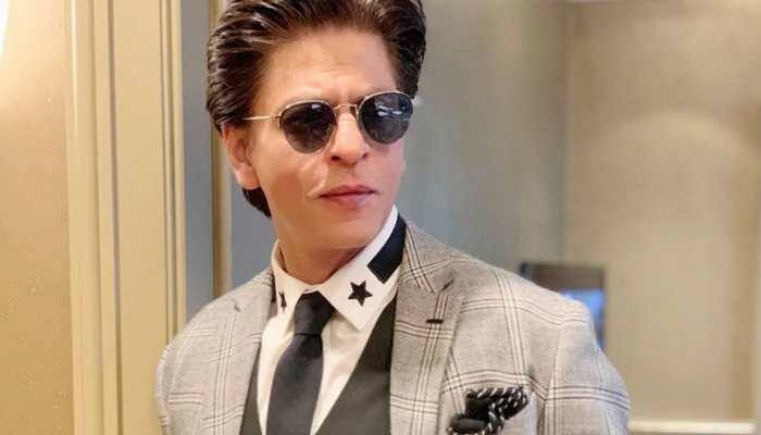 Shah Rukh Khan dances to 'Chaiyya Chaiyya' and 'Apna Time Aayega' to loud cheers from the audience in Melbourne
