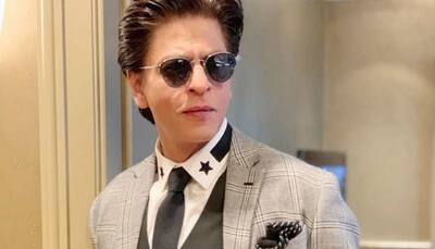 Shah Rukh Khan dances to 'Chaiyya Chaiyya' and 'Apna Time Aayega' to loud cheers from the audience in Melbourne