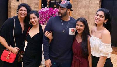 This pic of Arjun Kapoor, Janhvi, Khushi and Anshula is worth a freeze-frame