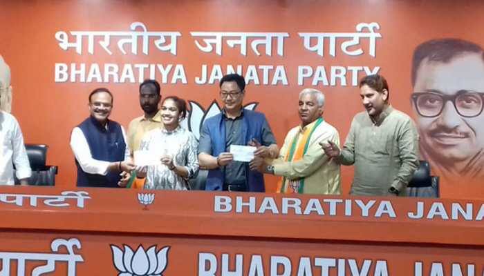 Wrestler Babita Phogat, Mahavir Singh Phogat join BJP