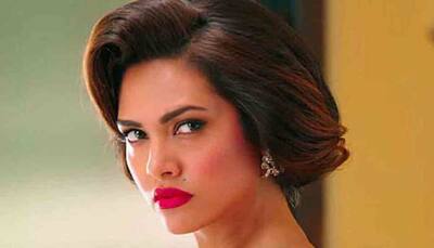 Esha Gupta celebrates 3 years of 'Rustom'