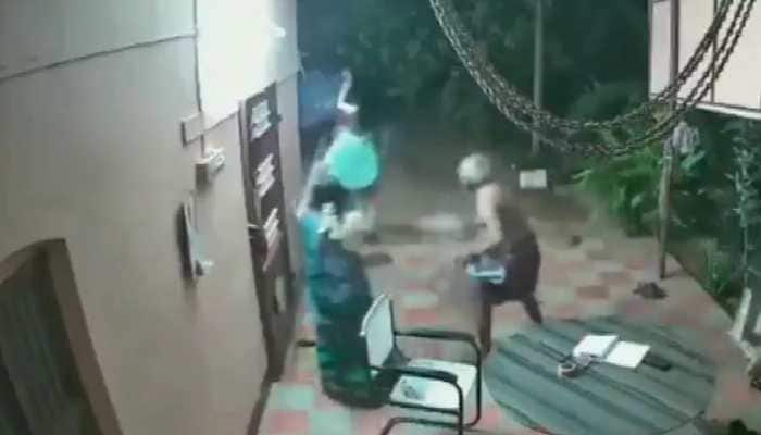 Watch: Elderly couple fight, chase away armed robbers in Tamil Nadu&#039;s Tirunelveli
