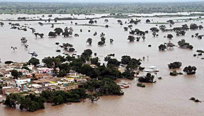 Maharashtra Floods Cm Devendra Fadnavis Seeks Rs 6800 Crore Aid As Death Toll Touches 43 Maharashtra News Zee News