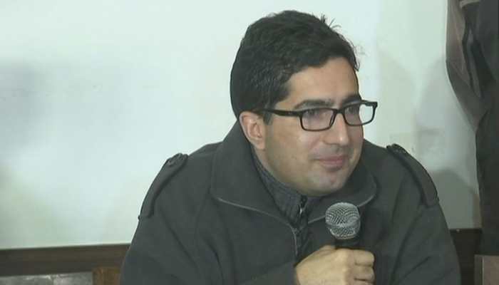 IAS officer-turned-politician Shah Faesal detained at Delhi airport before leaving India, put under house arrest in Srinagar