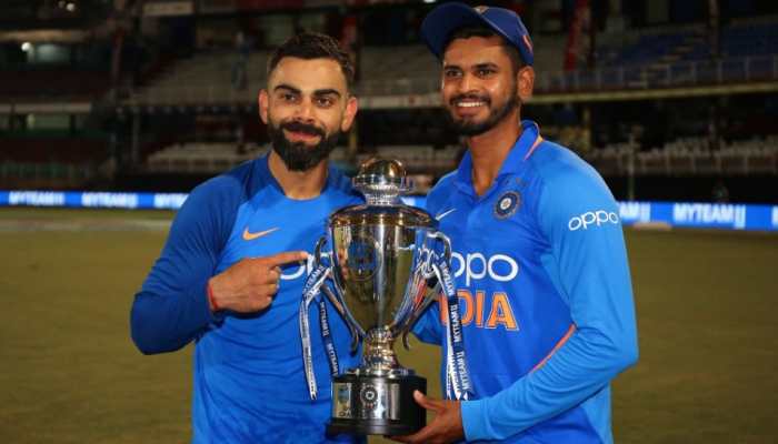 Virat Kohli hit on right thumb by Kemar Roach bouncer but no fracture or injury worries