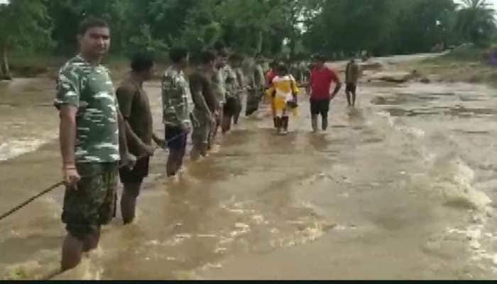 CRPF jawans form human chain to assist people in flood-hit Chhattisgarh&#039;s Sukma