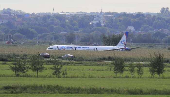 Russian pilots earn Kremlin's praise after landing plane in cornfield