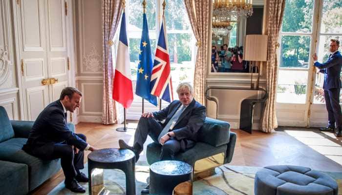 UK PM Boris Johnson puts his feet up in French President Macaron&#039;s palace