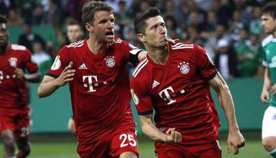 Bundesliga: Robert Lewandowski hat-trick steers Bayern Munich past Schalke