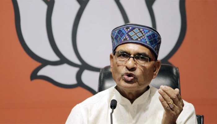 Former MP CM Shivraj Singh Chouhan mimics Rahul Gandhi, lashes out over farm loan waiver Former MP CM Shivraj Singh Chouhan mimics Rahul Gandhi, lashes out over farm loan waiver