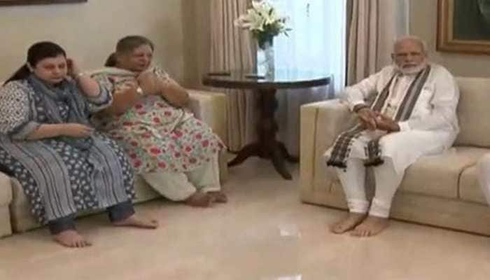 PM Narendra Modi visits late Arun Jaitley&#039;s residence, pays tribute