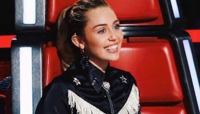 When Miley Cyrus got a fond caress from Kaitlynn Carter backstage