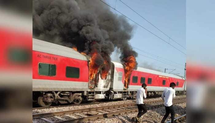 Fire breaks out in Telangana Express near Haryana&#039;s Ballabgarh, passengers rescued safely