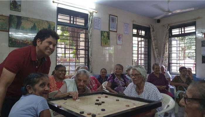 Sachin Tendulkar backs 'Fit India Movement', plays carrom with senior citizens