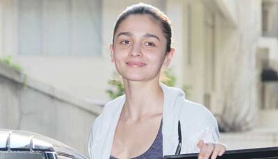 Alia Bhatt spotted sans makeup; looks uber-cool in casuals—Pics