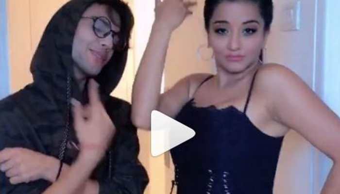 This video of Monalisa dancing on &#039;Sheher Ki Ladki&#039; goes viral-Watch