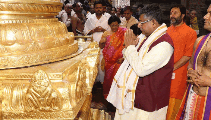 Union Minister Ravi Shankar Prasad visits Tirumala temple, offers prayers Union Minister Ravi Shankar Prasad visits Tirumala temple, offers prayers