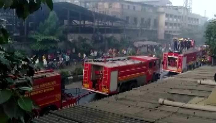 Fire breaks out in cloth factory in Gujarat&#039;s Pandesara, 18 fire tenders at spot
